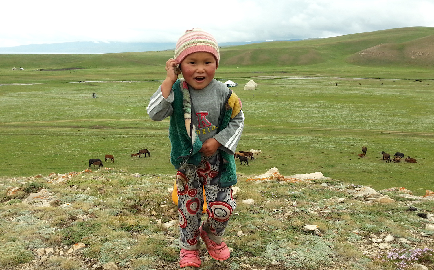 Дети киргизов. Кыргызстан люди. Счастливые дети Кыргызстана. Киргизы народ. Киргизия жители.