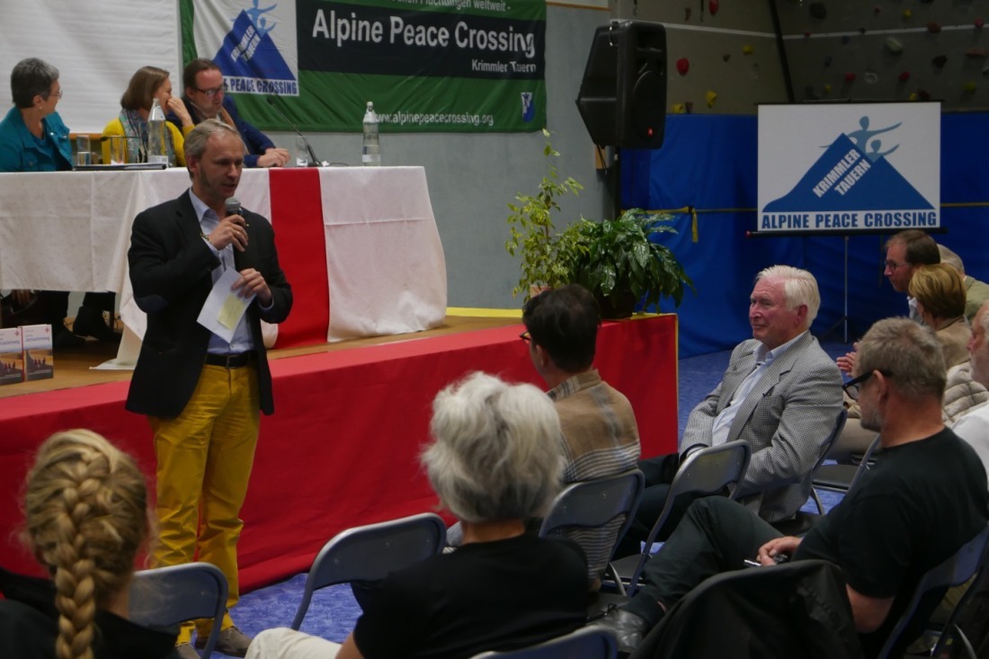 Alpine_Peace_Crossing_Krimml_2015_P1070178
