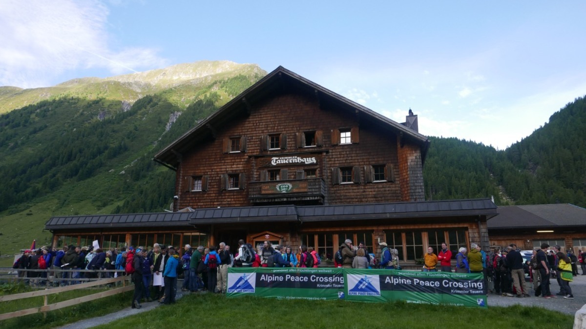Alpine_Peace_Crossing_Krimml_2015_P1070214