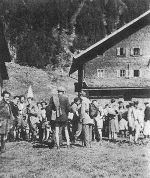 Krimml-Refugees-Cross-4