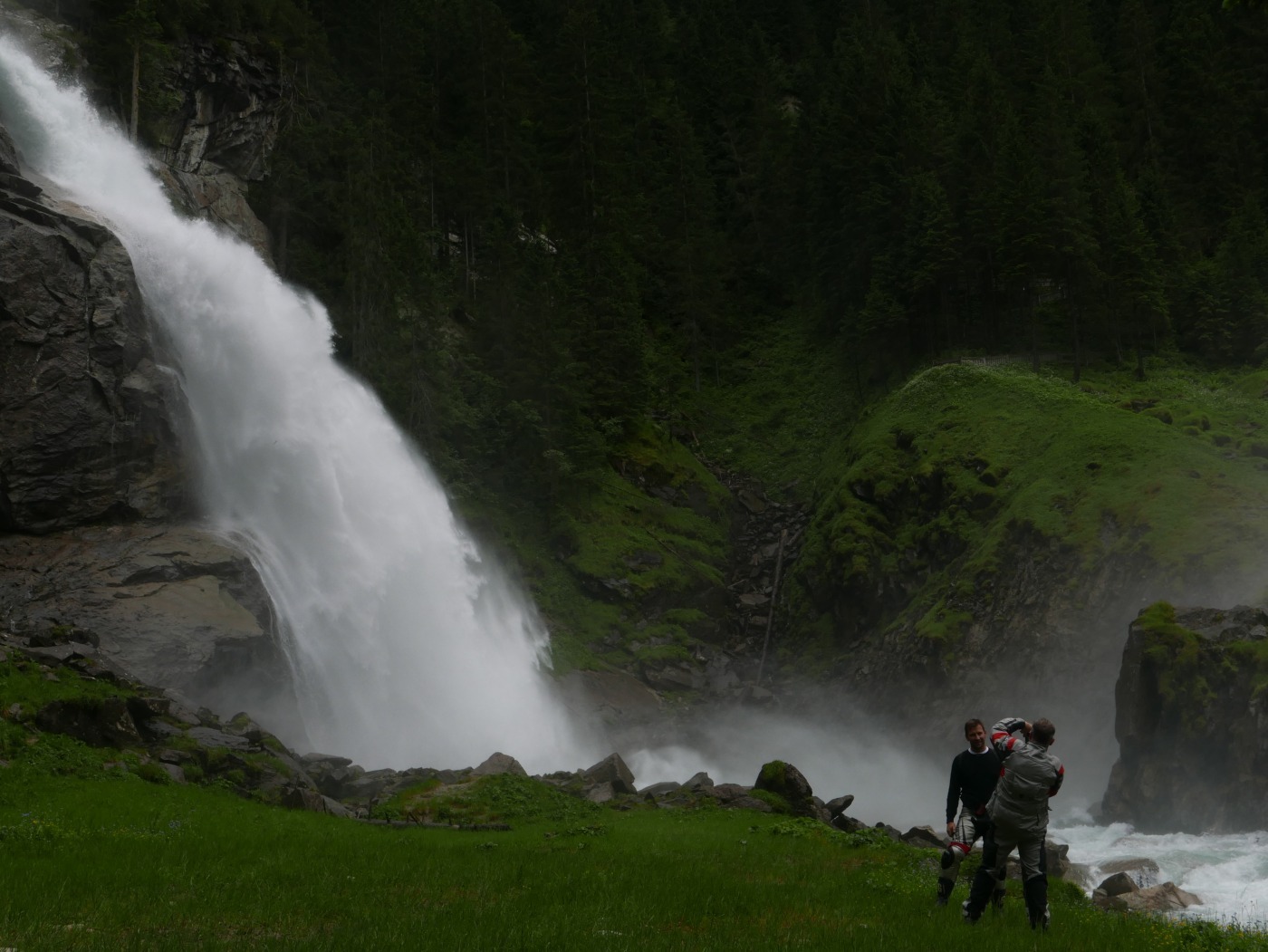 Alpine_Peace_Crossing_Krimml_2015_P1070085