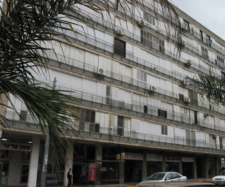 israeli_balconies_pt_center_3934.jpg