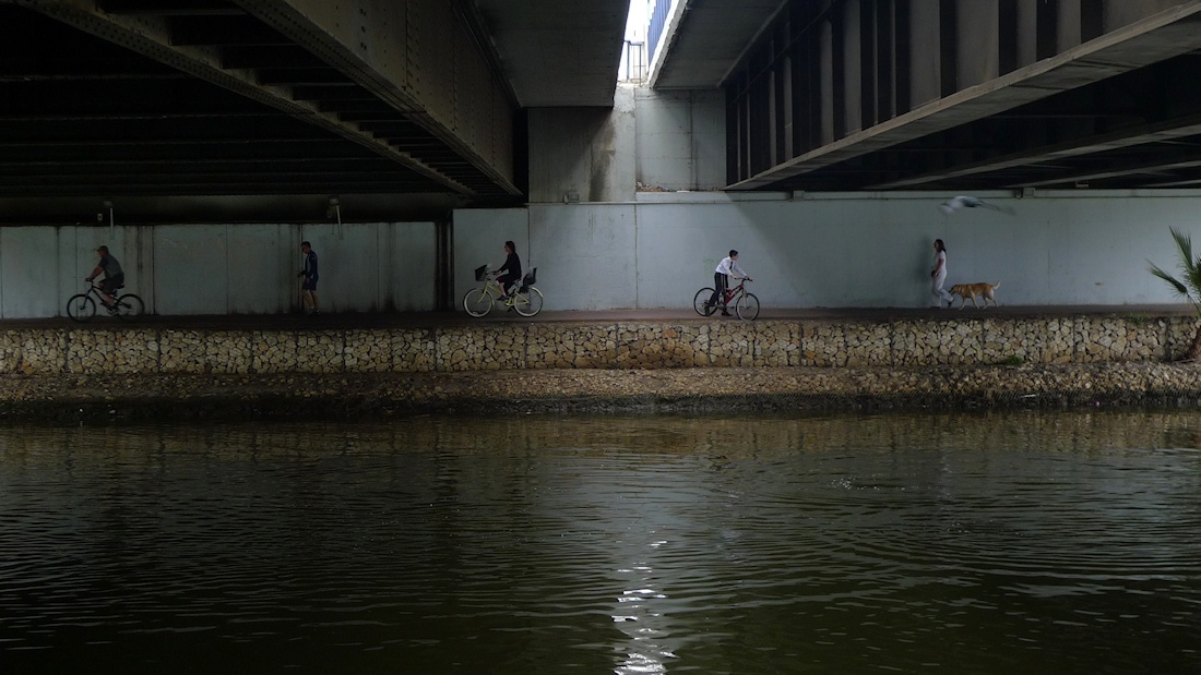 under_bridge_p1610122