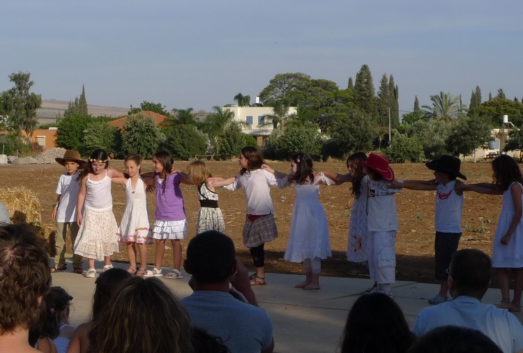 Shavuot_Shadmot_Dvora_P1380100.jpg
