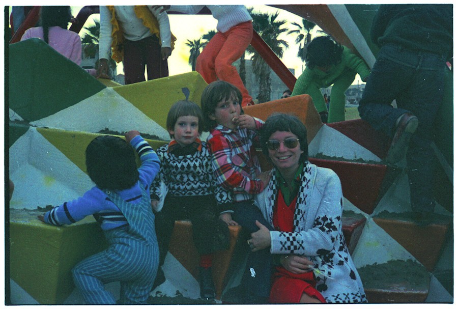 tel-aviv-monster-1977-guy-shachar-3.jpg